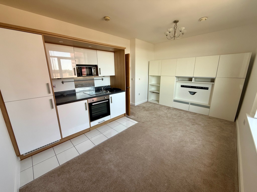 Lot: 69 - VACANT ONE-BEDROOM FLAT - Kitchen/living room